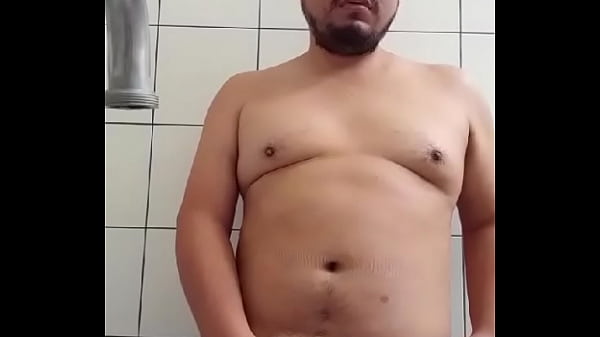 Gordo cachondo con pene chico