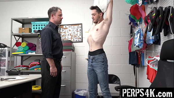 The Mall Officer Gives What Exactly a Shoplifting Guy Deserves – Perps4k