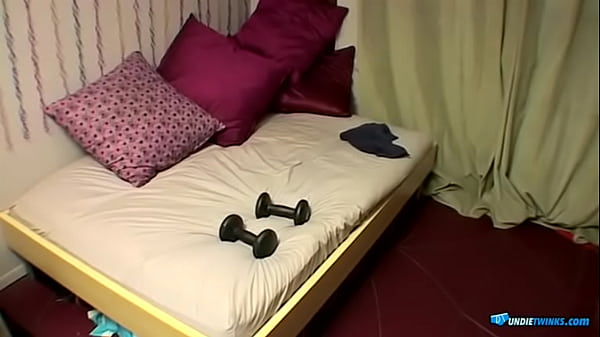 Naughty Kelly Cooper Wank Hard After A Nice Exercise