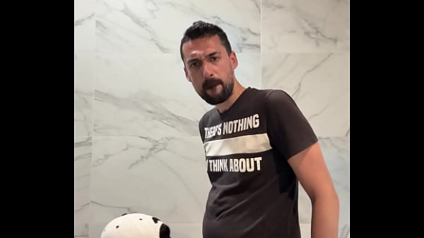 hot jock sucking daddy’s massive cock in public bathroom